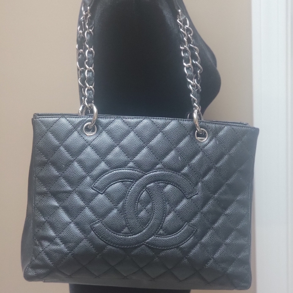 Authentic Chanel Grand Shopping Tote Caviar Black - Large